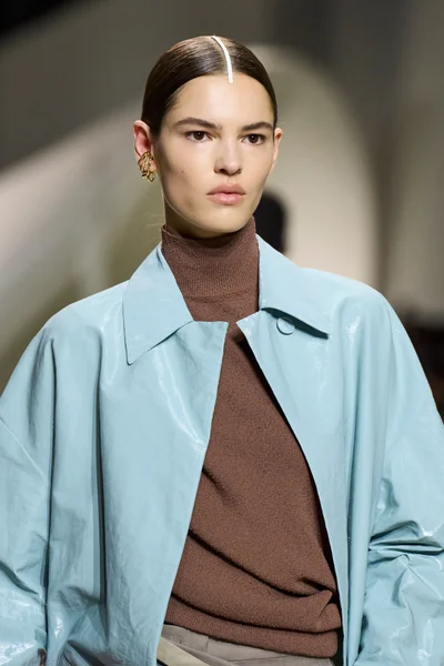Look 50